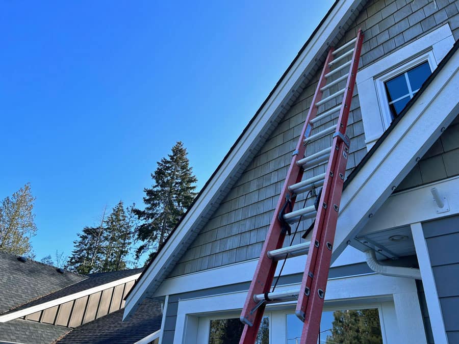 installation of year round Christmas decorative lighting in Qualicum Beach / Parksville